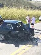 Batida entre carros mata um e fere quatro na BR-267 em Juiz de Fora