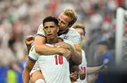 Bellingham brilha com 6 gols e leva Inglaterra à semi da Copa