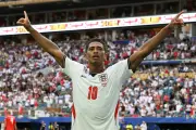 Bellingham faz dois gols, Inglaterra vai à semi e encerra jejum de 60 anos
