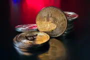 Bitcoin cai para US$ 62 mil com petróleo em alta e aversão a risco