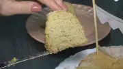Bolo de churros invertido: receita prática com cobertura de leite condensado