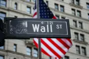 Bolsas de NY caem com tecnologia e falas de Waller do Fed