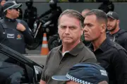 Bolsonaro diz que delegado da PF liberou arma durante prisão domiciliar