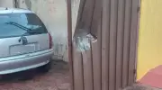 Bomba caseira explode em portão e homem fica ferido em Ibirarema