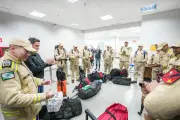 Bombeiros do Paraná voltam ao Brasil após missão de resgate na Venezuela