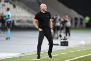 Botafogo lança terceiro uniforme e enfrenta Vitória no Nilton Santos
