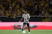 Botafogo rescinde contrato com zagueiro Bastos após não reapresentação