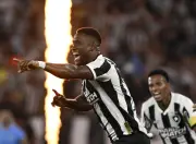 Botafogo rescinde contrato do zagueiro Bastos após desgaste