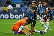 Braithwaite perde chance incrível e Grêmio é eliminado na Sul-Americana