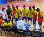 Brasil vence México e mantém 100% no futsal universitário