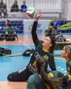 Bruna Nascimento celebra prata no Mundial de vôlei sentado e vaga em LA-2028