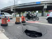 Buraco se abre no Viaduto da Urbana em Natal; trânsito isolado