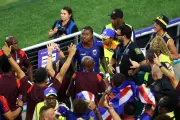 Cabo Verde: Lopes Cabral comemora golaço contra Argentina abraçando namorada