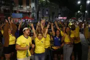 Camisa amarela da seleção volta a unir torcedores após polarização