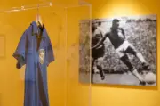 Camisa de Pelé da final de 1958 é vendida por US$ 4,9 milhões