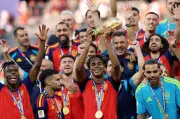 Campeã, Espanha deixa sensação de estar apenas começando