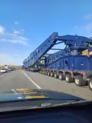 Carga de 645 toneladas com transformador gigante segue pela Via Dutra
