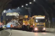 Carga de 845 toneladas e 138 metros interdita Rodovia dos Tamoios