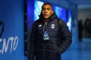 Carlos Vinicius pode deixar Grêmio após não atingir metas de renovação automática