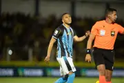 Carlos Vinicius pode deixar Grêmio de graça; renovação trava