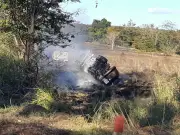 Carreta com biodiesel pega fogo e interdita BR-262 em MG por duas horas