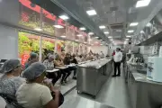 Carreta-escola do Senac oferece cursos gratuitos de gastronomia em Campo Grande