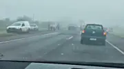Carro capota e caminhão tomba em rodovias no interior de SP
