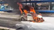 Carro em chamas interdita avenida em Campinas; ninguém se feriu