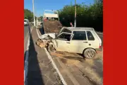 Casal escapa ileso após carro bater em poste em Várzea Grande
