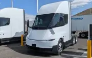 Casal morre em acidente com Tesla Semi em Nevada; motorista pode ter dormido