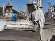 Cemitérios do Rio: de churrasco a santa popular