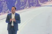 CEO da Stellantis provoca China em evento com Lula após falha de microfone