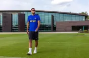 Chelsea anuncia contratação do zagueiro Maxence Lacroix até 2032