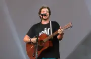 Chico Chico estreia no João Rock e faz mistério sobre show em Ribeirão