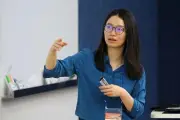 Chinesa é 3ª mulher a ganhar Medalha Fields, o Nobel da Matemática