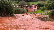 Chuvas no RS alagam cidades e deixam família ilhada em Sananduva