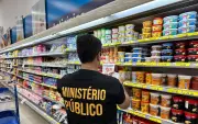 Cinco supermercados de Sousa autuados por produtos impróprios