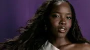 Clara Moneke revela truque de maquiagem indispensável na rotina