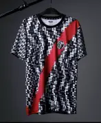 Clube peruano vende mil patrocinadores em camisa para superar crise financeira