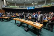 Câmara do DF aprova LDO de 2027 com riscos fiscais do BRB