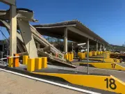 Câmera flagra motorista morto ao derrubar teto de pedágio em Campinas