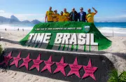 COB homenageia medalhistas de LA 1984 com escultura na Praia de Copacabana