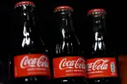 Coca-Cola, Tesla e eBay criticam tarifa de 25% do governo Trump sobre produtos brasileiros