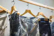 Com que frequência lavar calças jeans e como cuidar delas