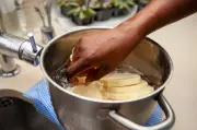 Como preparar inhame com segurança: dicas para evitar irritação na pele