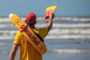 Concurso para guarda-vidas em Saquarema oferece 80 vagas e salário de R$ 1.690