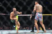 Conor McGregor sofre nova lesão grave no UFC 329 e perde para Holloway