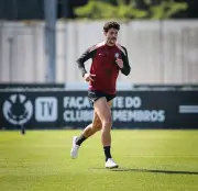 Corinthians chega a Cascavel para amistoso com desfalques e recepção da torcida