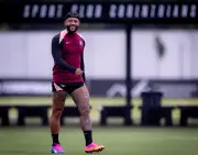 Corinthians encaminha renovação de Memphis Depay com acordo de dívida