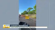Cratera interdita parte da avenida Independência em Ananindeua